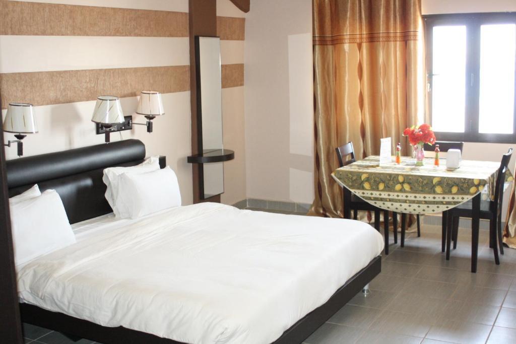 داكاغْ Hotel Magic Land الغرفة الصورة